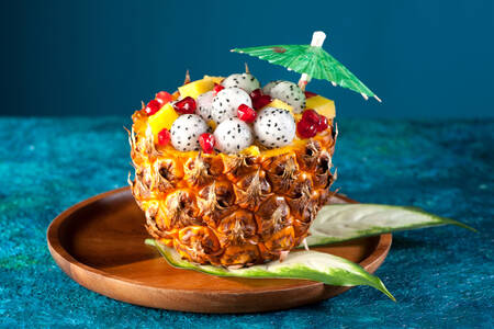 Frugtsalat i ananas