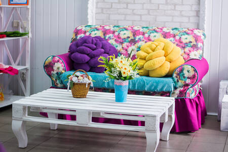 Bílý interiér pokoje