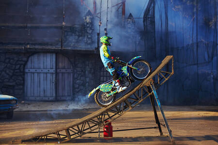 Profesionalni bajker na motociklu